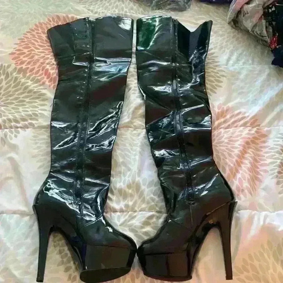 Knee high black platform boots - Picture 4 of 5